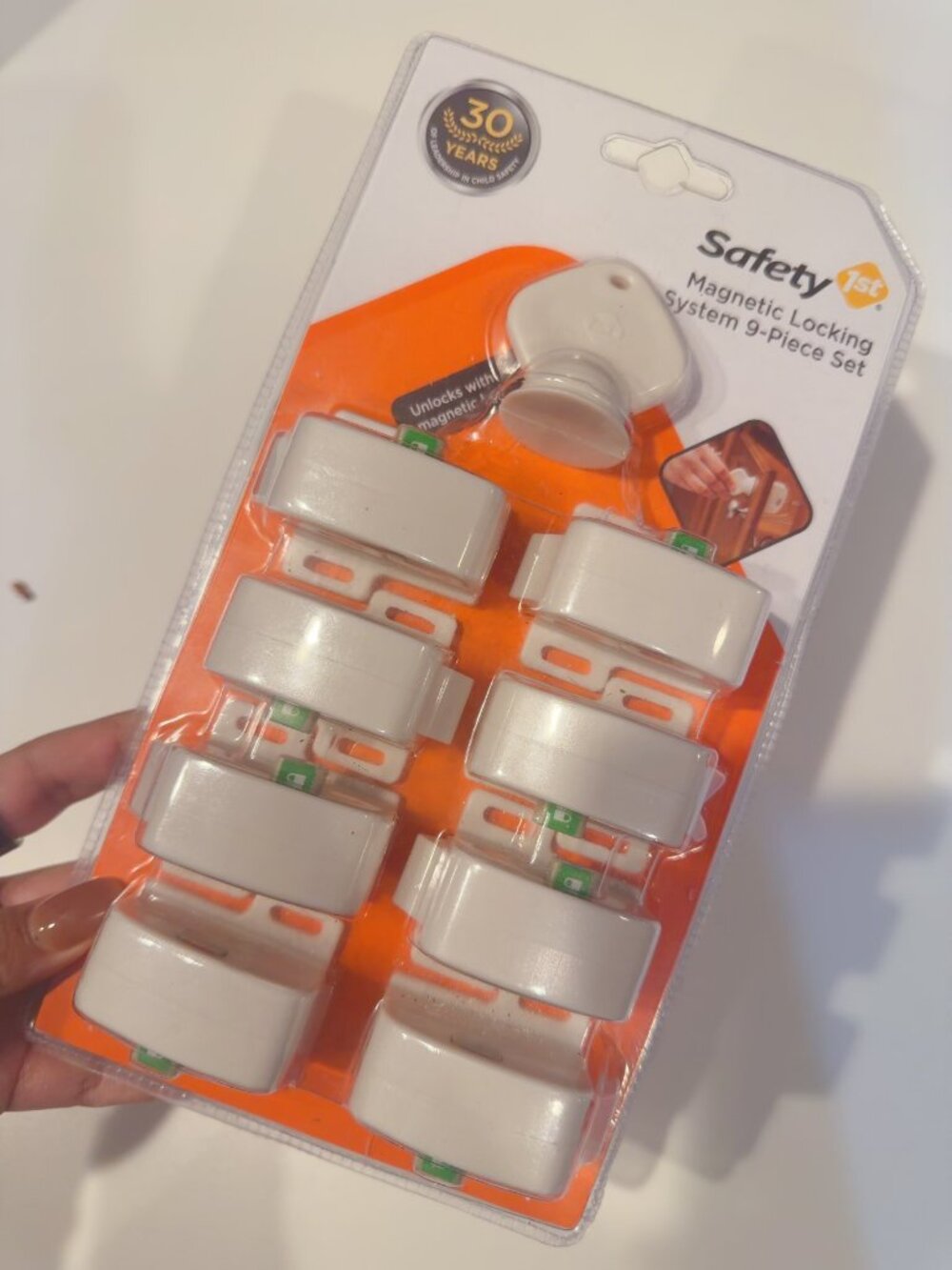 Safety 1st Magnetic Locking System 9-Piece Set – 8 Locks + 1 Key (HS133)